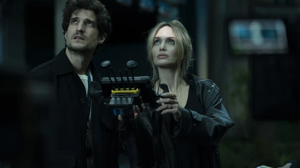 Дивимося український трейлер фільму «Кутюр» з Анджеліною Джолі та Луї Гаррелем