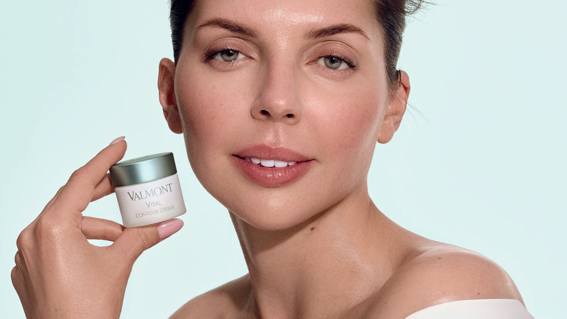  Амбасадорка бренду Valmont в Україні нутриціологиня Ольга Майко радить свої улюблені засоби по догляду за шкірою від бренду