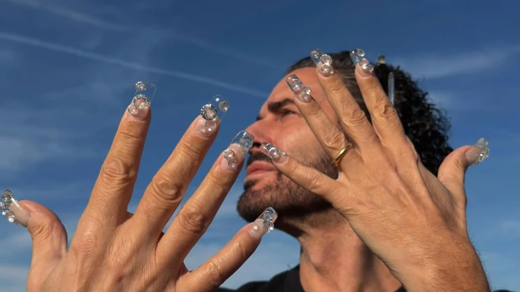 5 ідей, які варто позичити з максималістського манікюру Марка Джейкобса у 2026 році