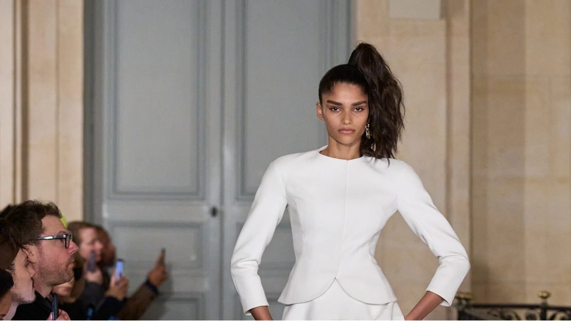 Хвіст «пальма» в дусі 80-х— головна зачіска показу Jacquemus 