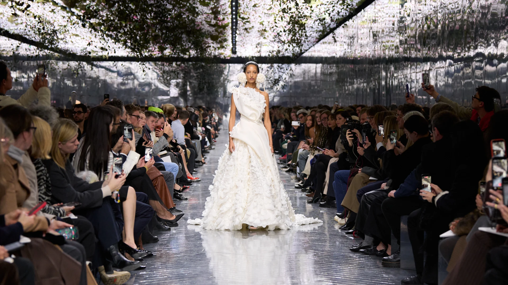 Christian Dior Haute Couture весна-літо — 2026: як минув показ дебютної кутюрної колекції Джонатана Андерсона 