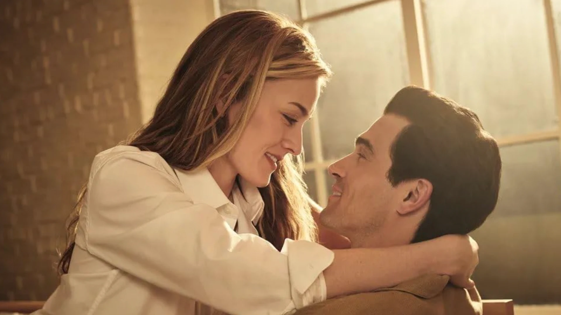 «Американська історія кохання»: зустріч Каролін Бессет і Джона Кеннеді-молодшого у першому трейлері серіалу