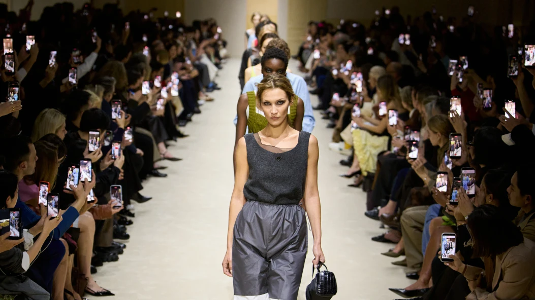 Prada осінь-зима — 2026/27: 15 образів — 60 стилізацій 