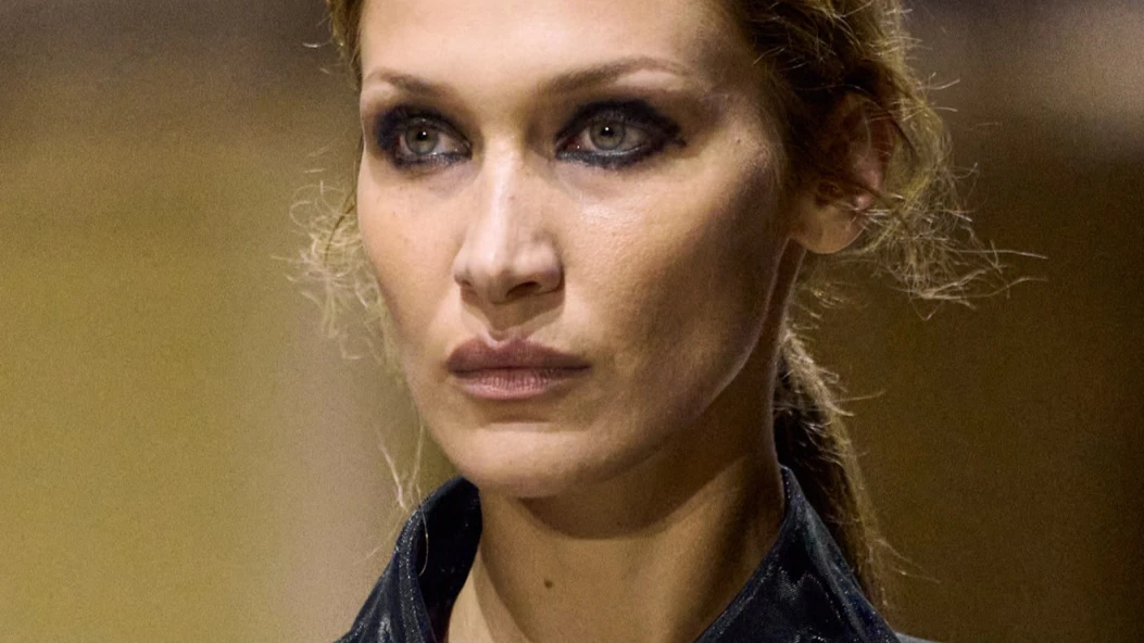 Маніфест реальності: як «втомлений» макіяж від Prada став головним трендом сезону FW2026 