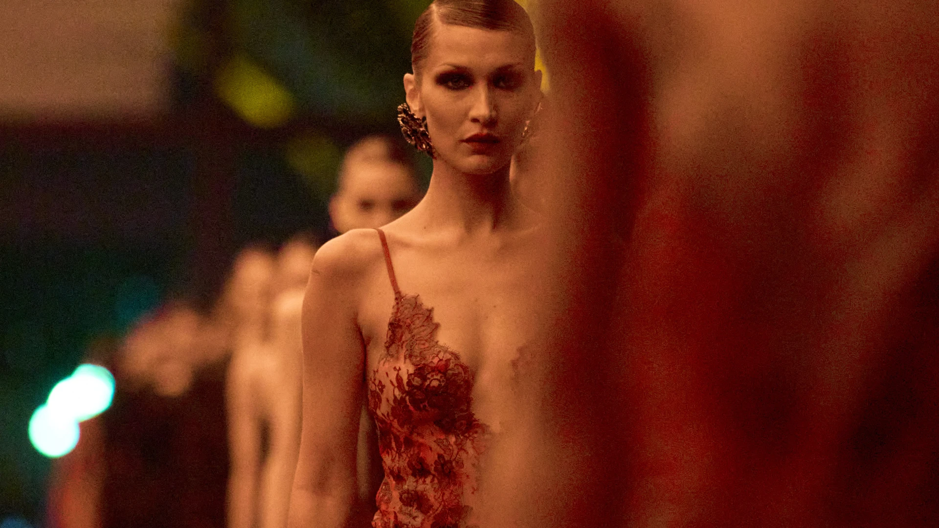 Saint Laurent осінь-зима — 2026/27: Ентоні Ваккарелло переосмислює культовий Le Smoking і формує нову мову ідентичності 