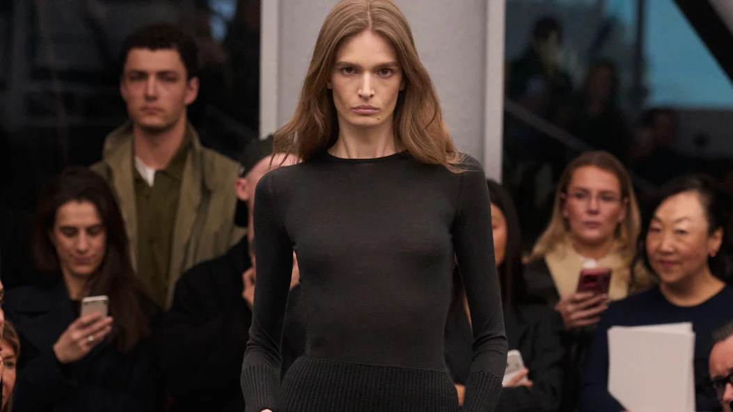 Alaïa осінь-зима — 2026/27: останній показ Пітера Мюльє 