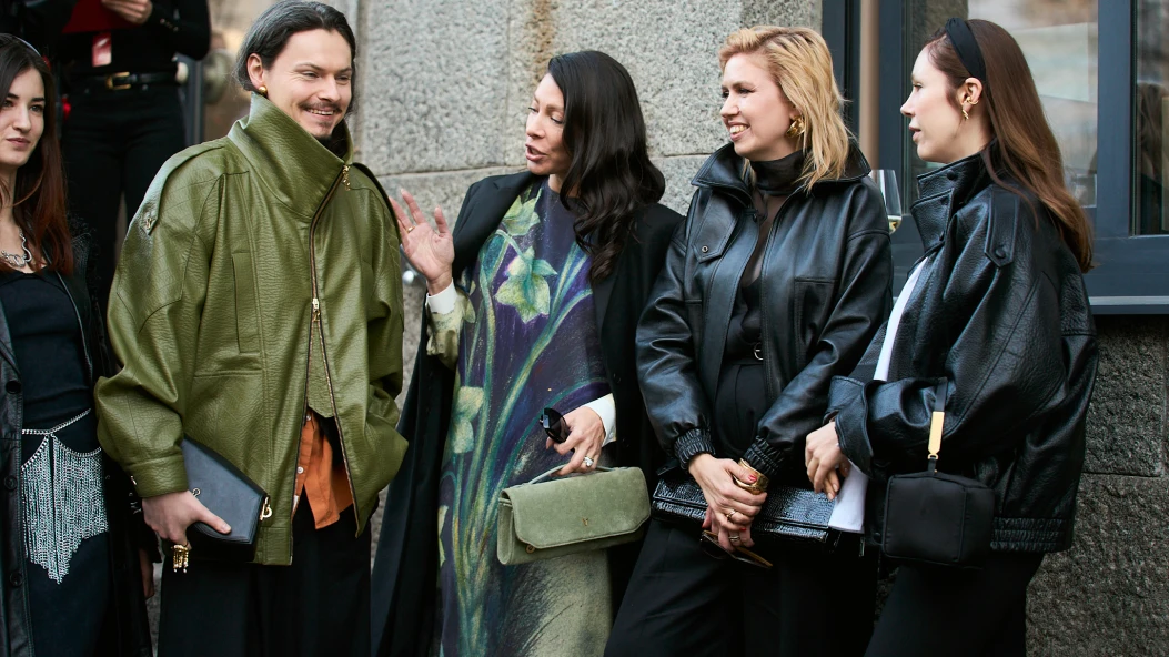 Найкрасивіші streetstyle-образи гостей Ukrainian Fashion Week сезону осінь-зима — 2026/27. День 1 