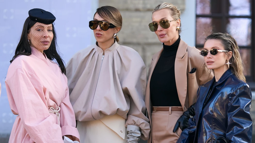 Найцікавіші streetstyle-образи гостей Ukrainian Fashion Week сезону осінь-зима — 2026/27. День 3 