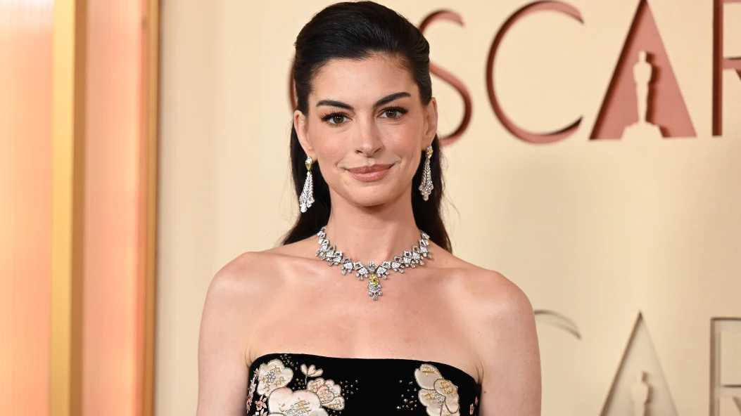 Найкращі образи «Оскар-2026»: від Емми Стоун у Louis Vuitton до Джессі Баклі у Chanel 