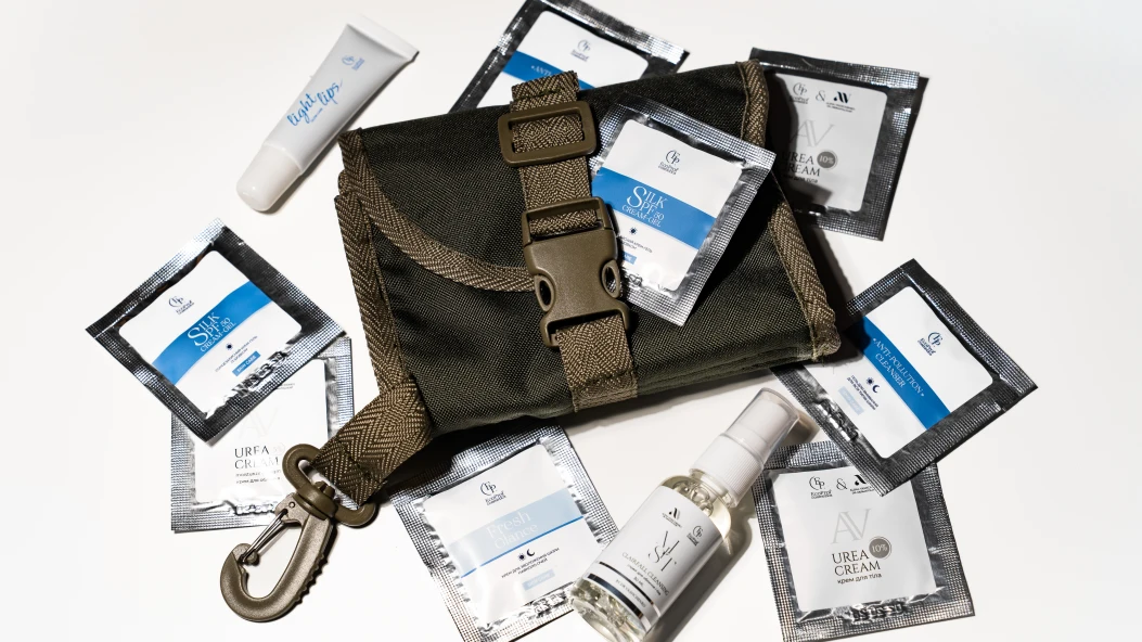 Український бренд EcoProf Cosmetics розробив косметички для військових, які знаходяться у польових умовах