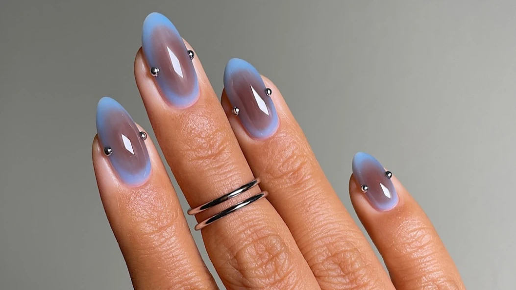 Знайдено поєднання кольорів у манікюрі, яке ідеально поєднується з денімом
