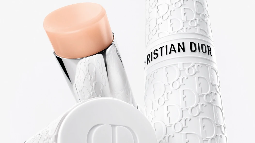 Beauty-рішення сезону: оновлений SPF-стік Dior тепер можна наносити поверх макіяжу 