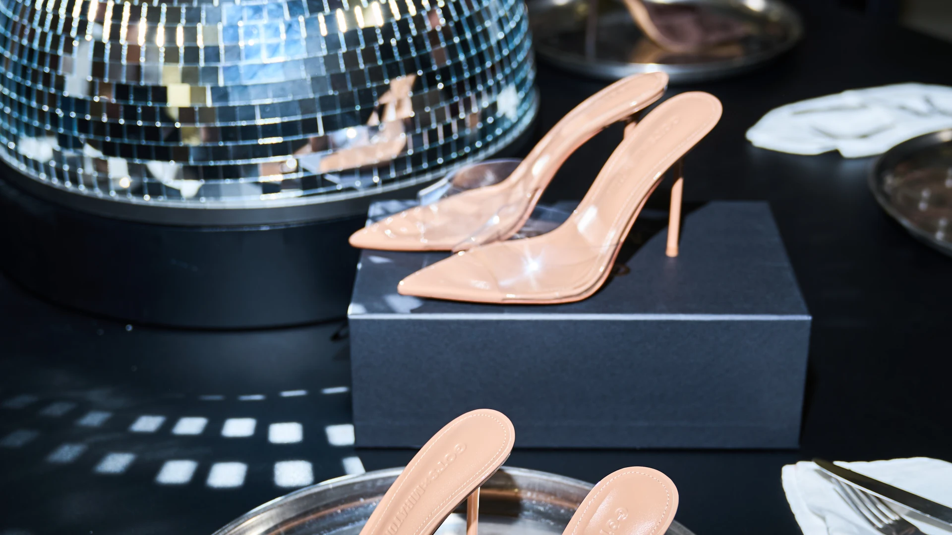 Quiet femininity: чому всі говорять про нову shoe-капсулу