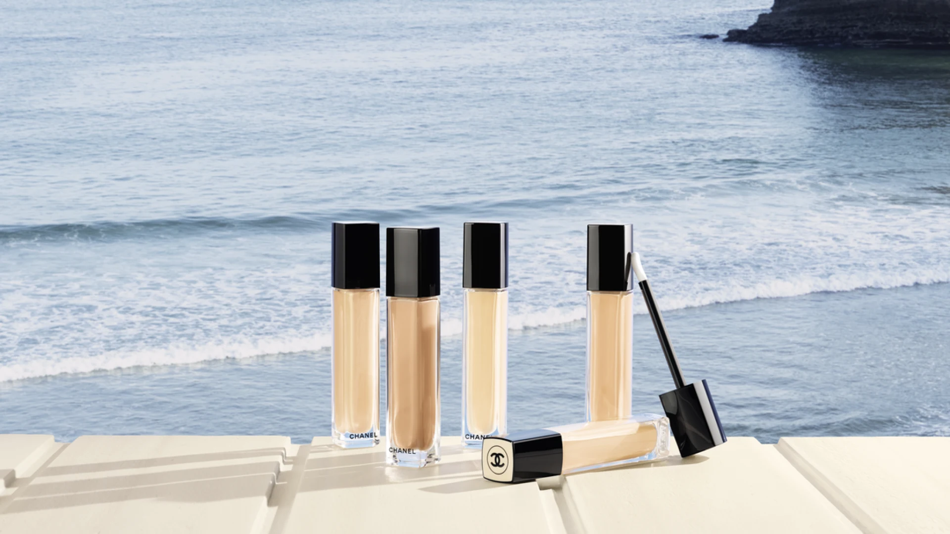 CHANEL випустив консилер-сироватку з керамічним аплікатором, який охолоджує шкіру