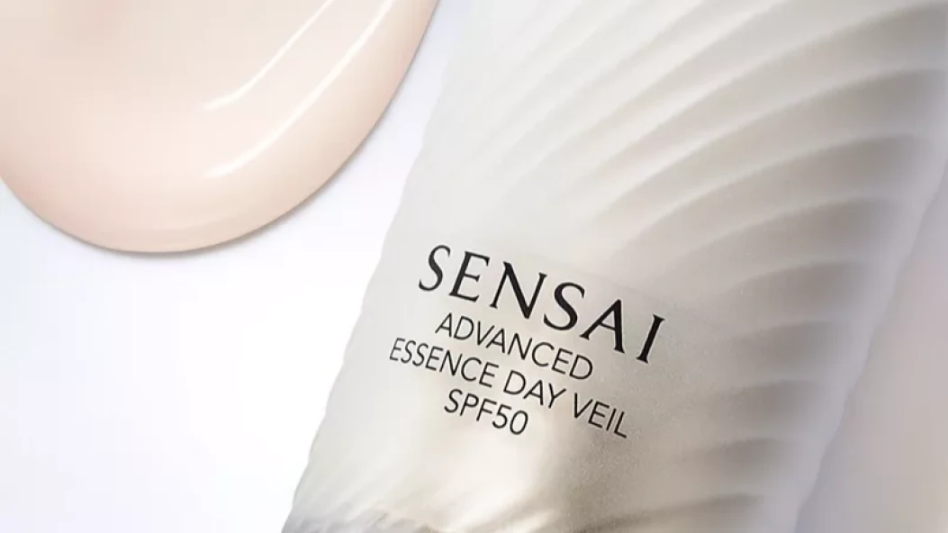 Культова есенція-вуаль Sensai отримала SPF 50 і нову антивікову формулу