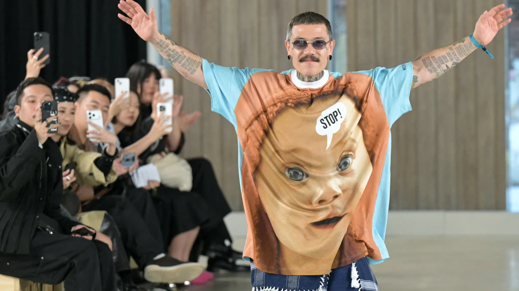 Адріан Аппіолаза покидає Moschino: що відомо про нових креативних співдиректорів Дому 