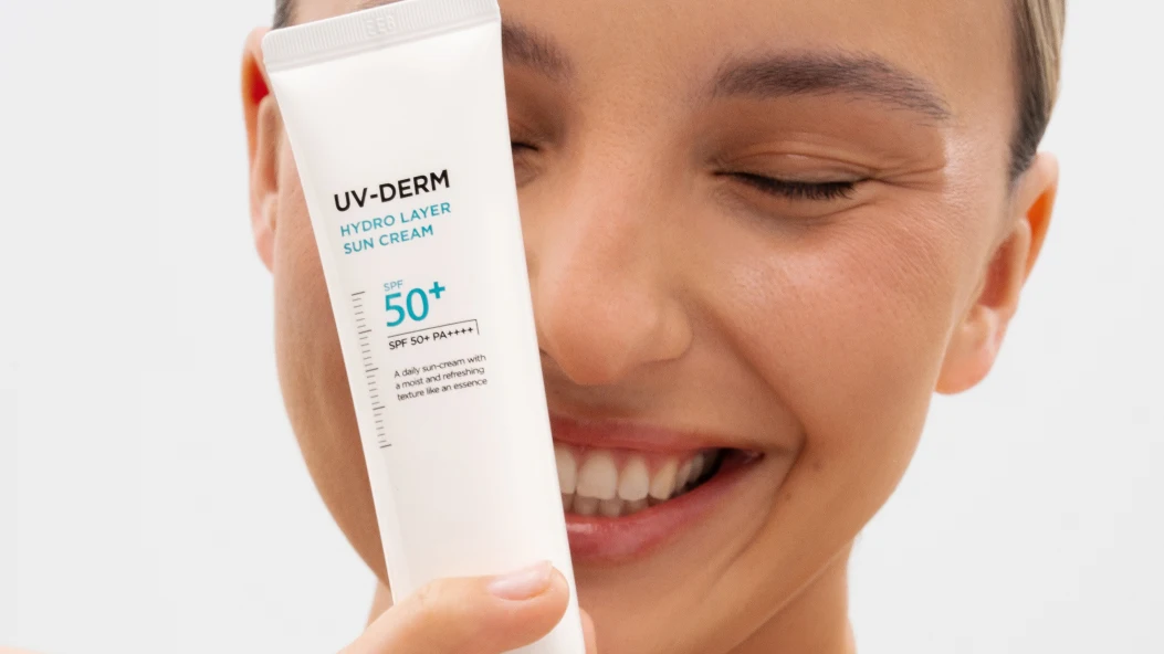 Один із перших SPF з екзосомами та 10 формами гіалуронової кислоти: новинка Dermafirm, яка поєднує сонцезахист і догляд