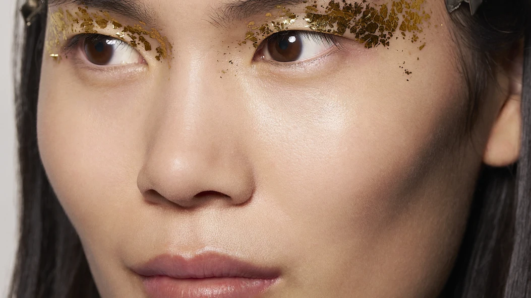 CHANEL розкрив секрет золотого макіяжу з кутюрного показу в Парижі