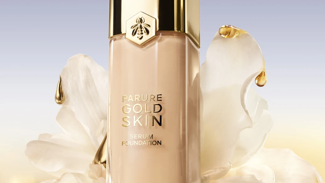 Незвичайна новинка Guerlain: тональний засіб Parure Gold Skin Serum Foundation протестували на шкірі після хімічного пілінгу