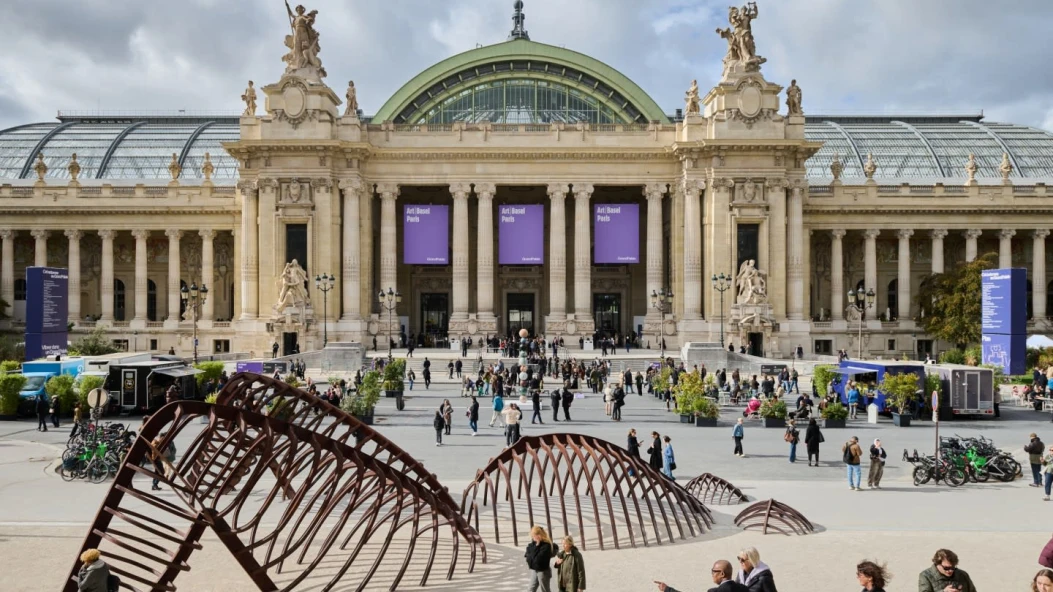 Через вуличні протести Art Basel Paris закриють, щойно розпочавши