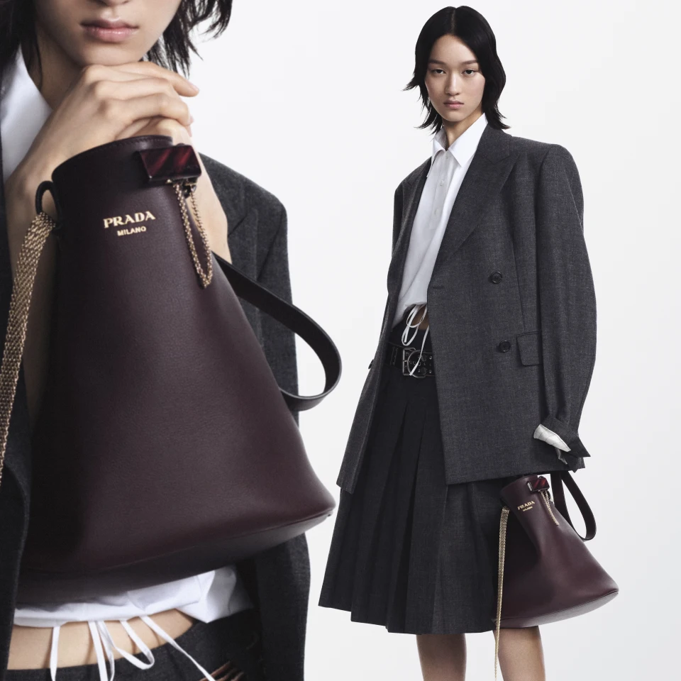 Prada представив оновлену версію культової сумки Buckle