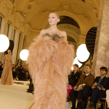 Schiaparelli Haute Couture Spring 2025: гармонія форм і натхнення великими кутюр’є