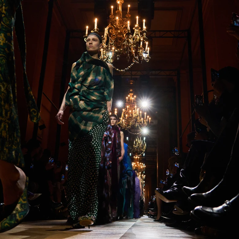 Dries Van Noten осінь-зима — 2025/26: дебют Джуліана Клаузнера на посаді креативного директора 