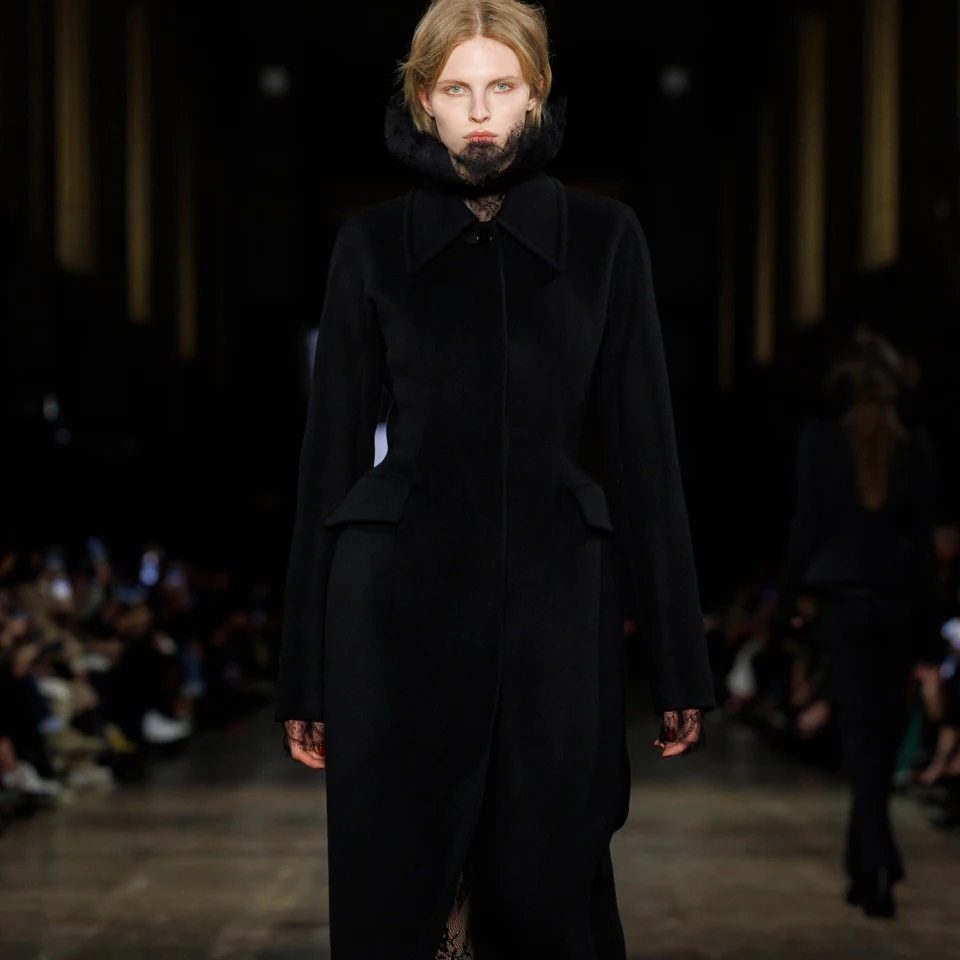 McQueen осінь-зима — 2025/26: неодендізм, вікторіанська готика та