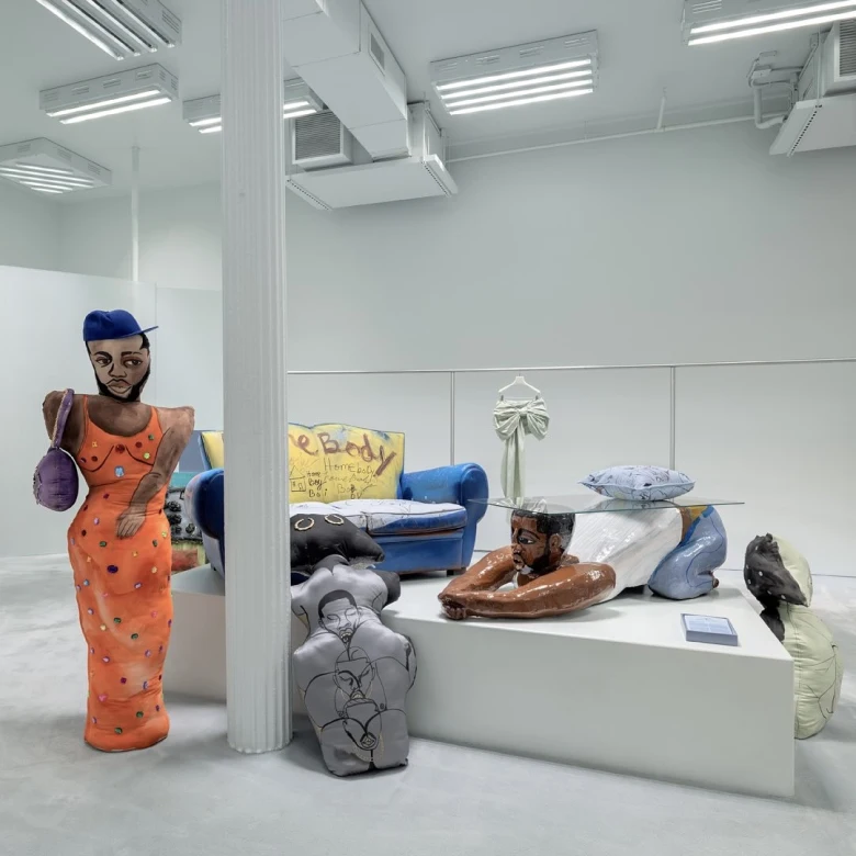 Acne Studios презентував колаборацію з американським художником Джонатаном Ліндоном Чейзом 