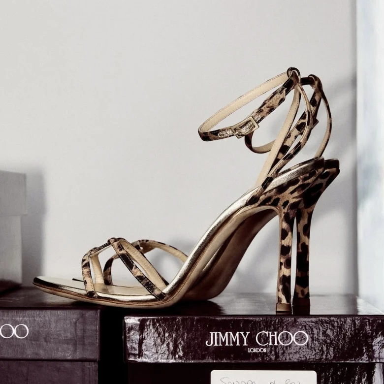 Jimmy Choo представив капсульну колекцію, натхнену архівами бренду 1997–2001 років