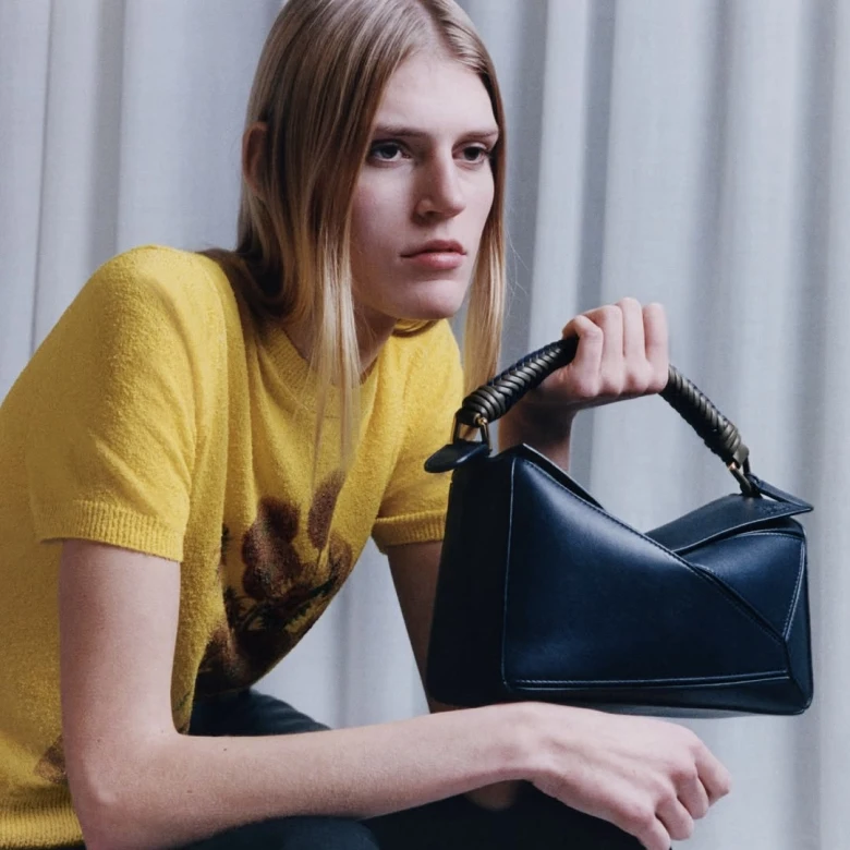 Loewe святкує десятиріччя культової Puzzle Bag, випускаючи лінійку лімітованих виробів 