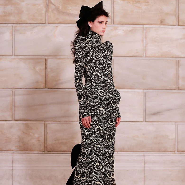 Marc Jacobs осінь-зима — 2025/26: продовження лялькового переосмислення форм і гіперболізованості 