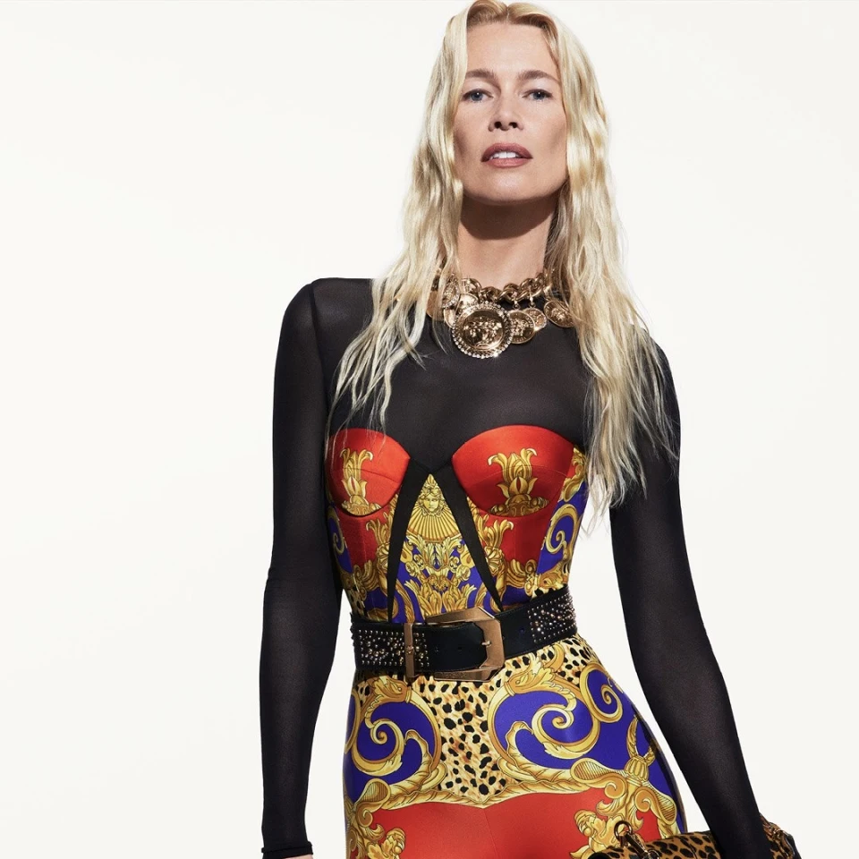 VERSACE ゴールド装飾 ポロシャツ レターV エンブレム ポロ シャツ ブラック,ゴールド | VERSACE JP