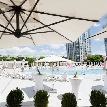 COSMOPOLITAN SUMMER DAY: день краси, натхнення і відпочинку біля басейну