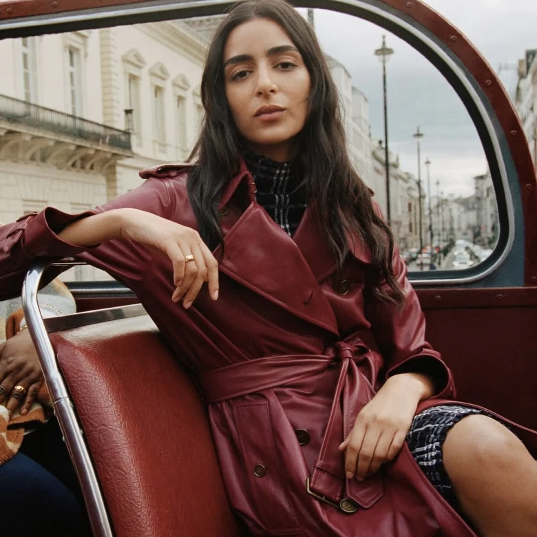 Burberry повертається до Лондона з новою рекламною кампанією, просоченою духом міста