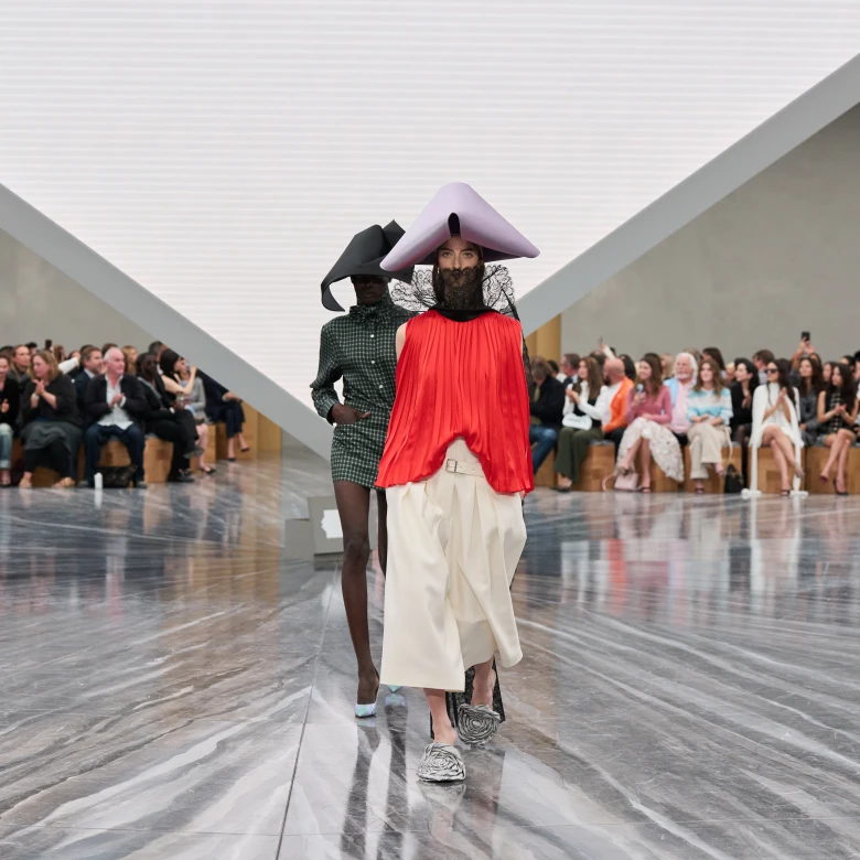 Christian Dior весна-літо — 2026: Джонатан Андерсон представив свою дебютну жіночу колекцію