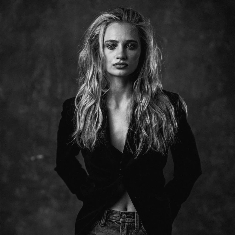 «Маю свободу робити те, що відчуваю», — Карина Химчук про акторство, вміння приймати відмови та фільми, які презентує на «Молодості»