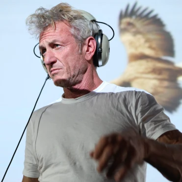 Що варто знати про український фільм «Війна очима тварин», у якому зіграв Шон Пенн