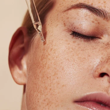 Альтернатива вітаміну С: як зберегти сяйво шкіри без подразнень