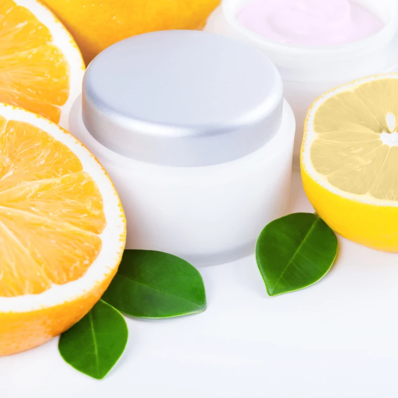 Альтернатива вітаміну С: як зберегти сяйво шкіри без подразнень