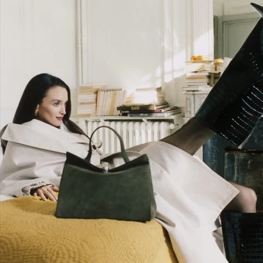 Симон Порт Жакмюс випустив сумку Le Valérie, присвячену матері 