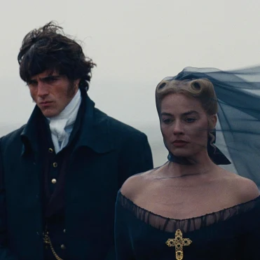 Марго Роббі та Джейкоб Елорді в новому трейлері драми «Буремний перевал»