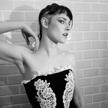 Нова зачіска Кристен Стюарт на червоній доріжці: що це означає для майбутніх трендів 