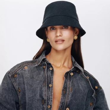 Чорна п’ятниця: що придбати на знижках в українських і світових брендів 