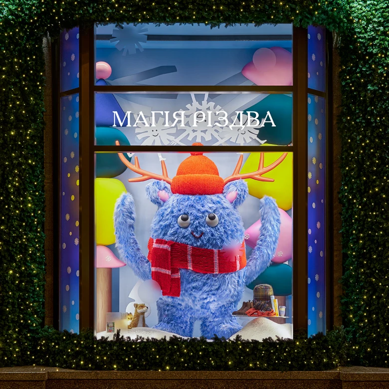 Різдво в кадрі: поетичний світ зимових вітрин ЦУМу