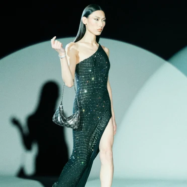 Демна підносить естетику 90-х років у лукбуці своєї другої колекції Gucci 