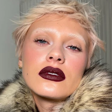 Що таке «п’яний рум’янець» і чому TikTok перетворив його на зимовий культ