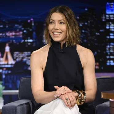 Які вправи робить акторка Джессіка Біл, щоб мати такі плечі й спину