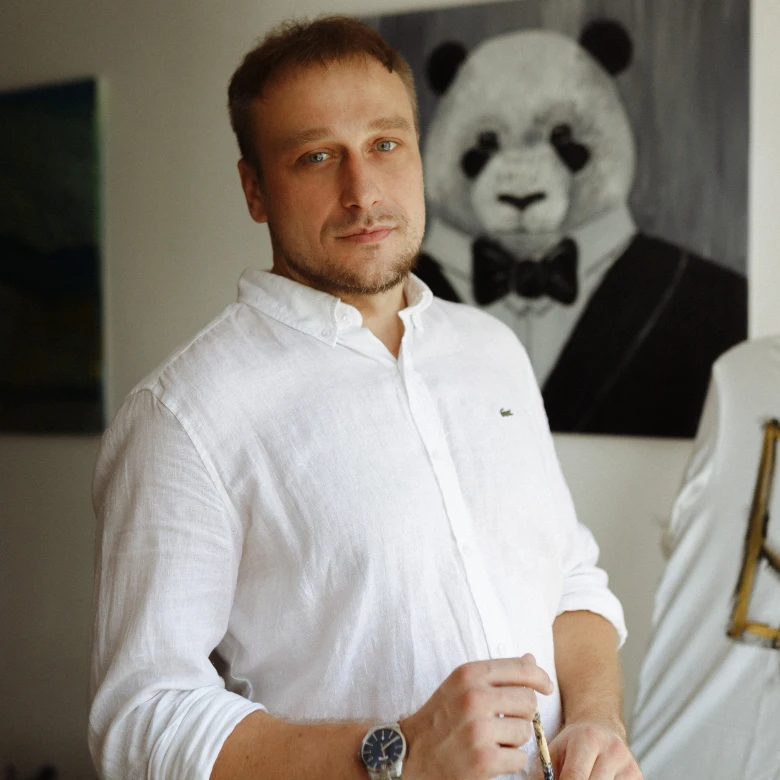 Художник і дизайнер Олександр Дец про роботу на межі мистецтва й моди, відмову від масового виробництва та втілення українського коду в одязі