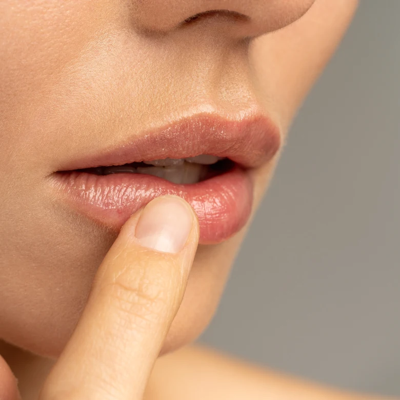 Аптечні бальзами для губ на випадок, коли сухість вийшла з-під контролю